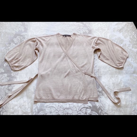 Carriere Studio Beautiful Lightweight Beige Wrap - Picture 8 of 14